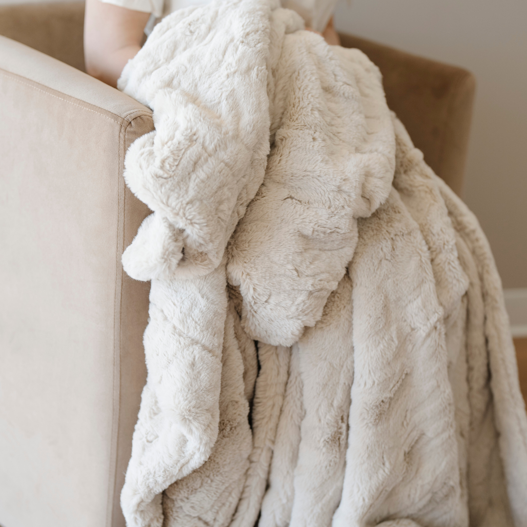 PATTERNED FAUX FUR THROW BLANKETS